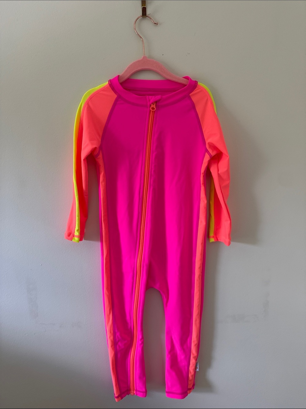 NWOT Swimzip Kids Neon Pink Zip-Front Rash Guard Swimsuit 3T/4T